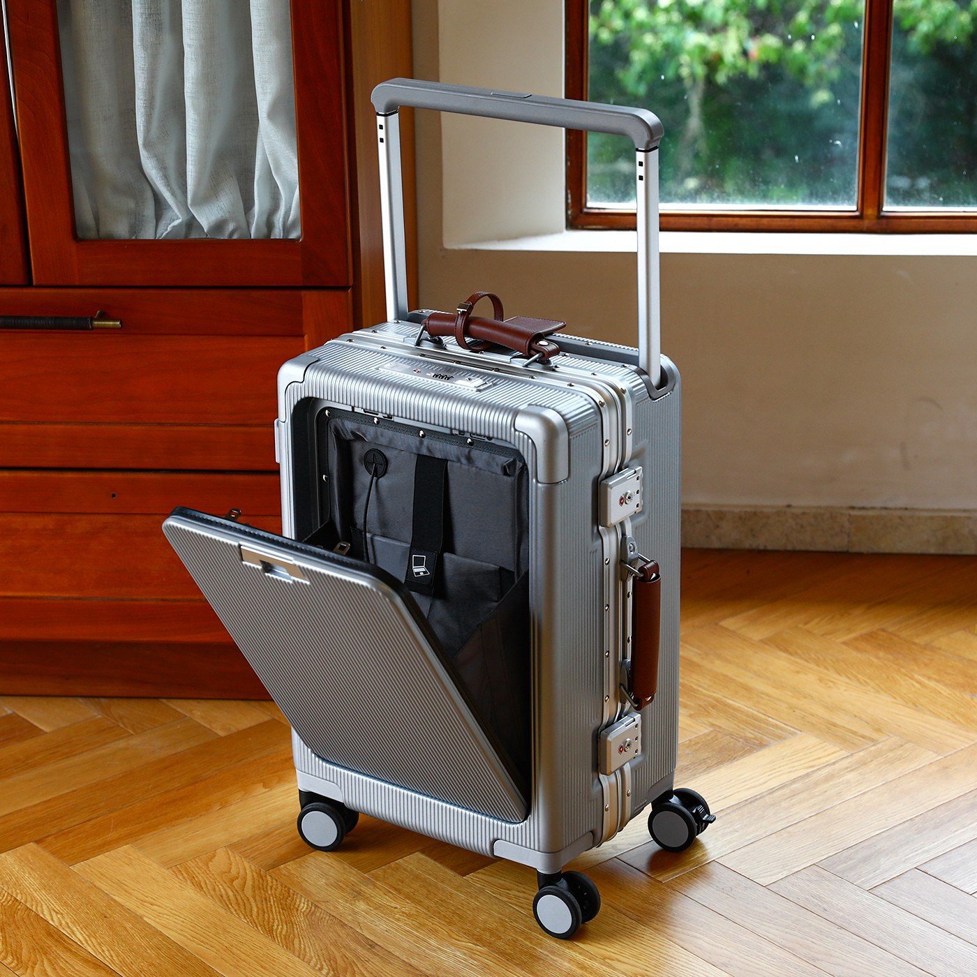 Grote capaciteit, toegestaan o - Aluminum Frame Carry On Luggage recensie en prijs